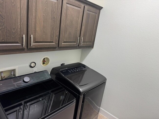 Building Photo - 13704 Camp Comfort Ln