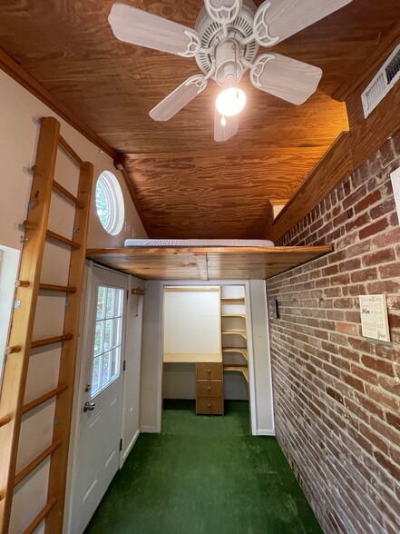 Building Photo - 9750 Owl Nest Rd