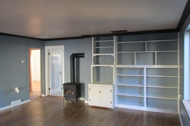 Building Photo - 2 Bedroom House in Burlington