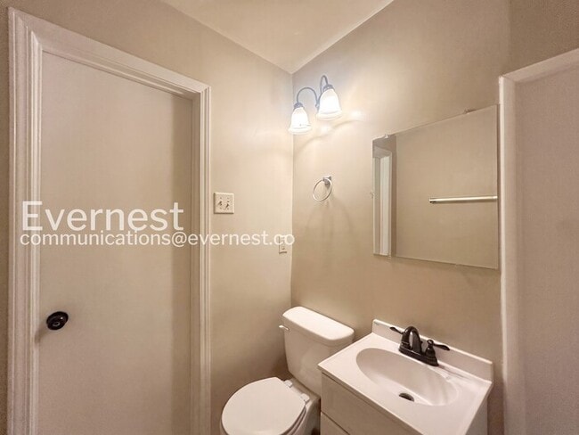 Building Photo - 2 Bed, 1 Bath Home with Fenced Yard / Pet-Friendly / Available Now!