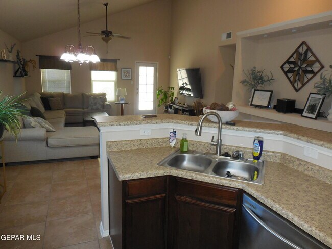 Building Photo - 12572 Paseo Lindo Dr