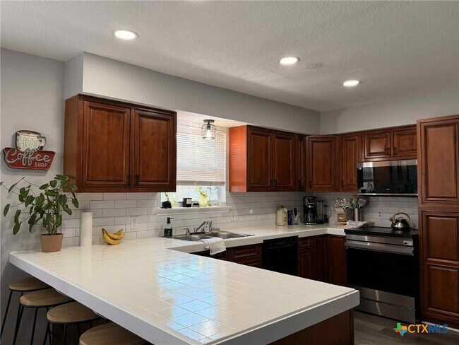 Building Photo - 7255 Woodlake Cir