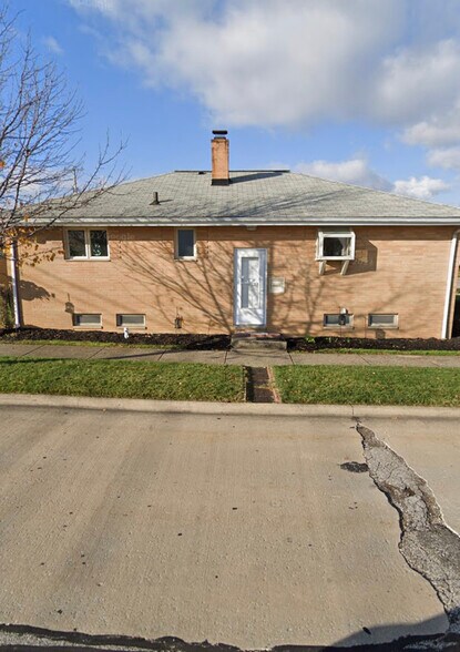 Building Photo - 3303 Wellington Ave