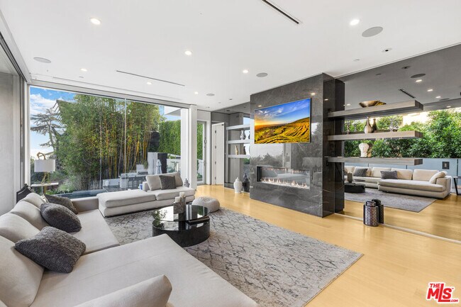 Building Photo - 1717 Sunset Plaza Dr