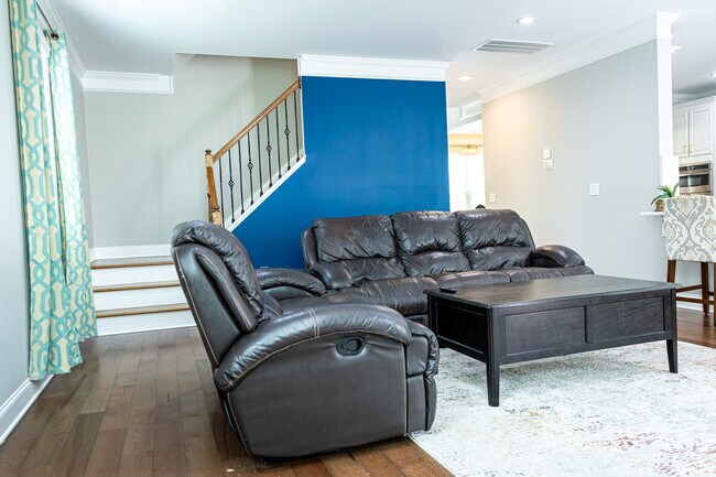Building Photo - 5016 Trembath Ln