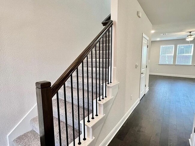 Building Photo - Open Concept Family Dream Home!