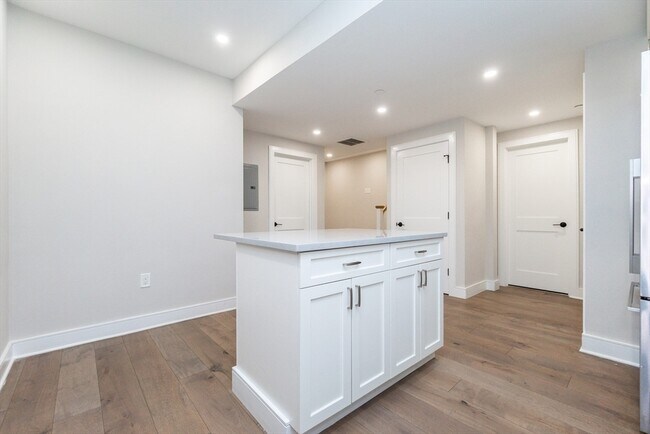 Building Photo - 12 Reedsdale St