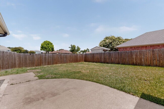 Building Photo - Beautifully Renovated Home In Carrollton Ready For Move-in