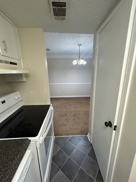 Building Photo - 2353 Murell Rd