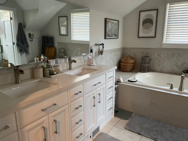 Building Photo - 25 Baldwin Ave