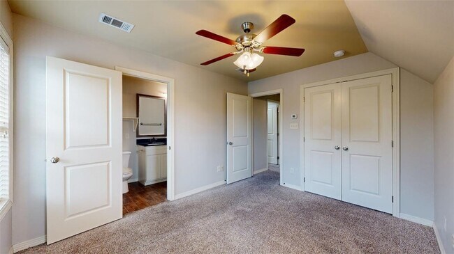 Building Photo - 102 Richards St