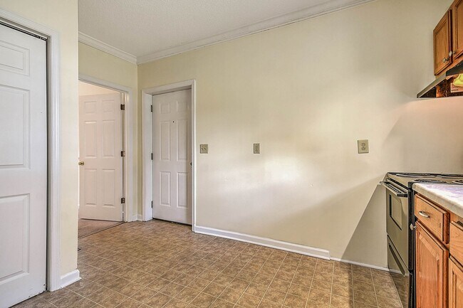 Building Photo - 1801 Indian Ridge Rd