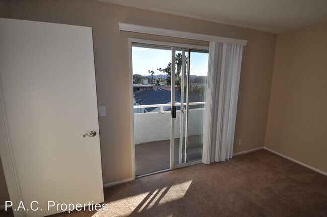 Building Photo - 2 br, 1.5 bath Apartment - 5340 Whitsett A...