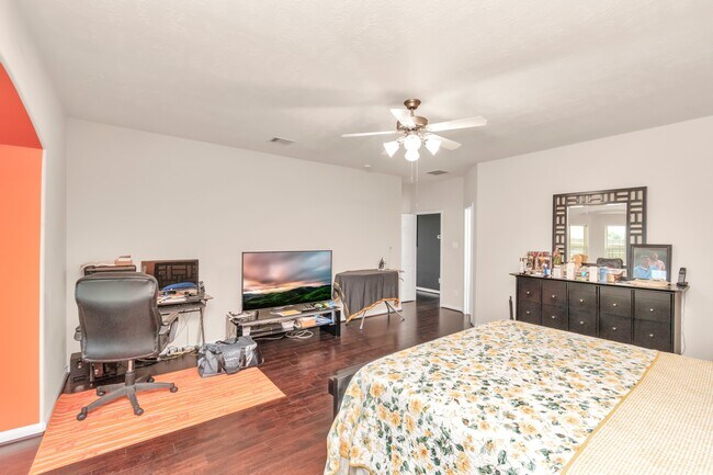 Building Photo - 6915 Moreleigh Branch Dr
