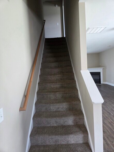 Building Photo - 3909 Granada Dr