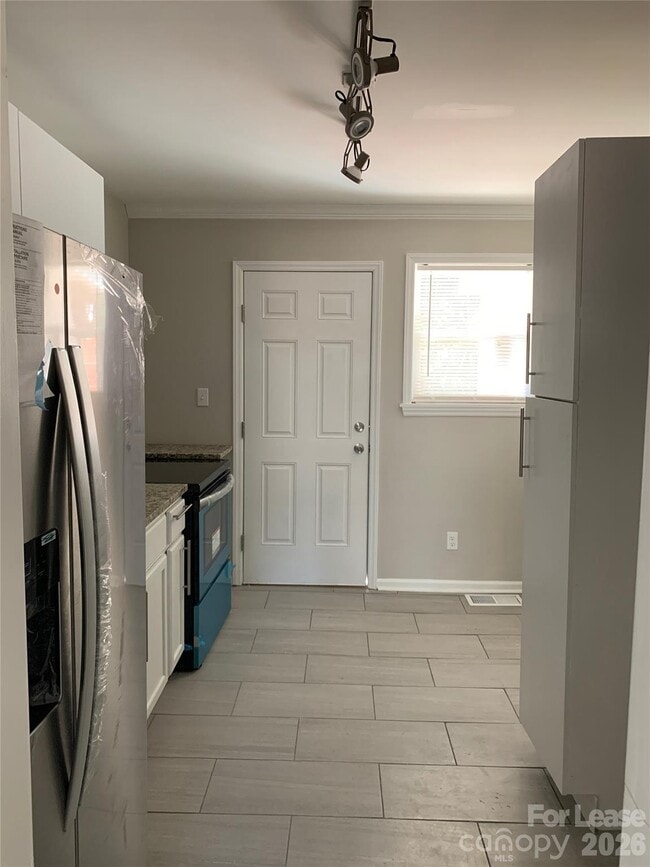 Building Photo - 2717 Columbus Cir