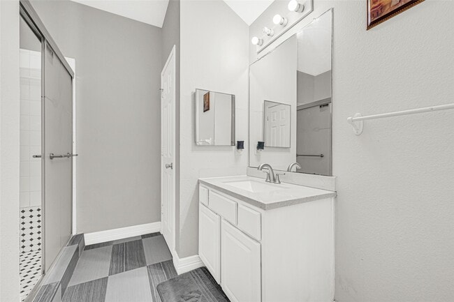 Building Photo - 9340 Royal Way