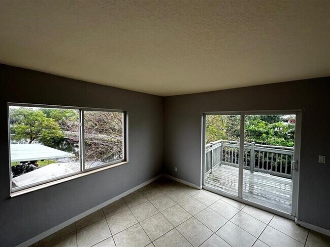 Building Photo - 578 NE 20th St