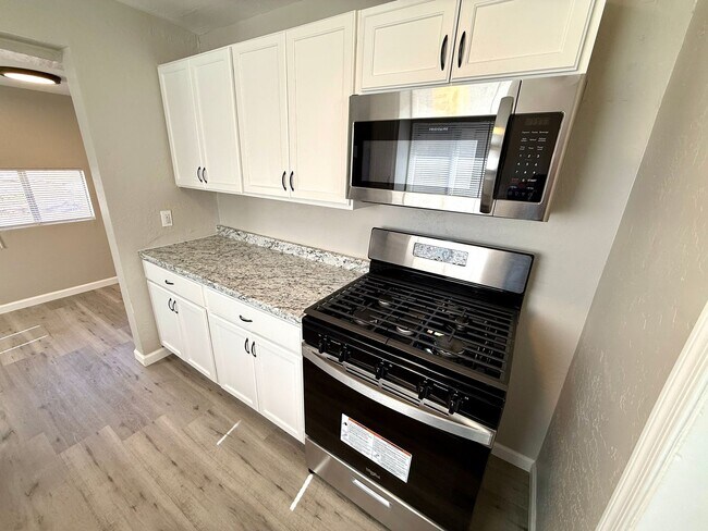 Building Photo - Charming Newly Updated 1 Bed / 1 Bath in the Heart of Kingman- Available Now!