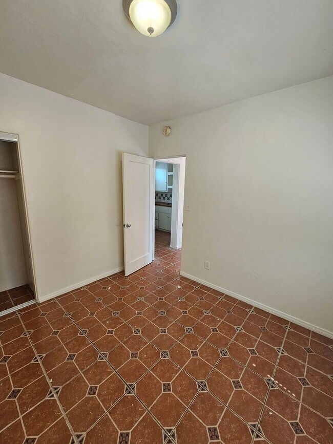 Building Photo - Cute 1BR in Golden Hill with $595.00 MOVE_...