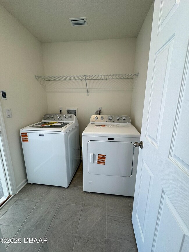 Building Photo - 55 Signet Cir