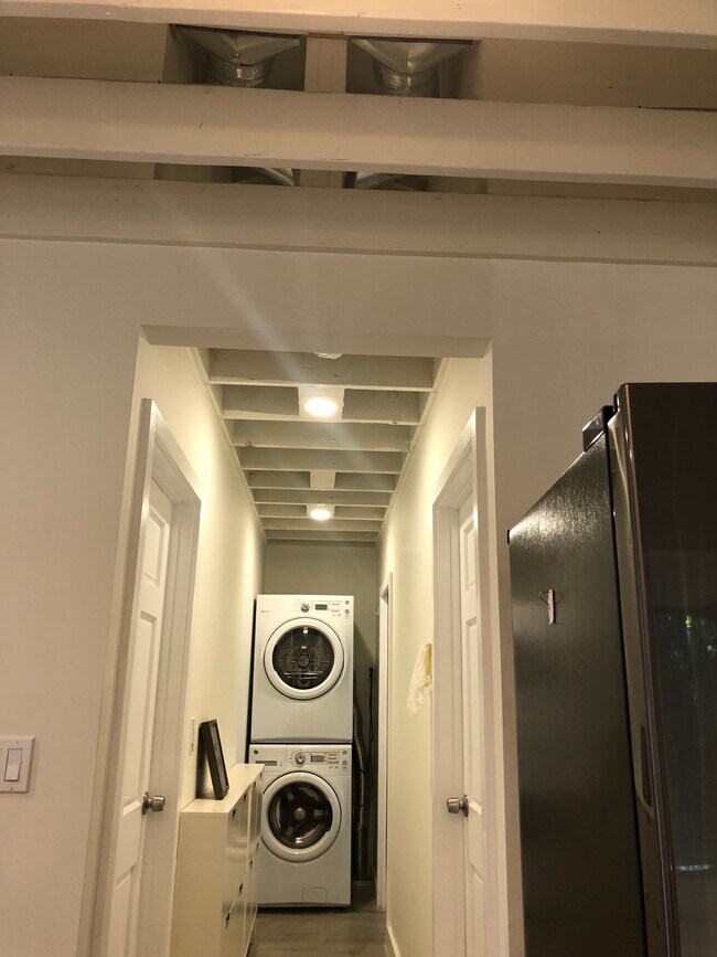 Cathedral ceilings throughout unit - 4228 Lockwood Ave