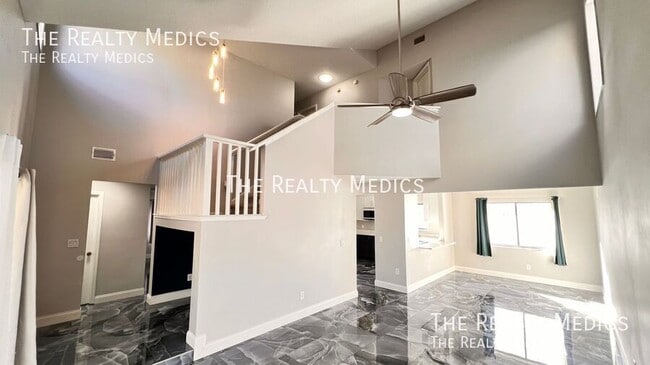 Building Photo - 430 Red Coat Ln