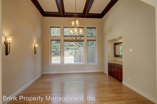 Building Photo - 4 br, 3.5 bath House - 10925 SE Lake Rd