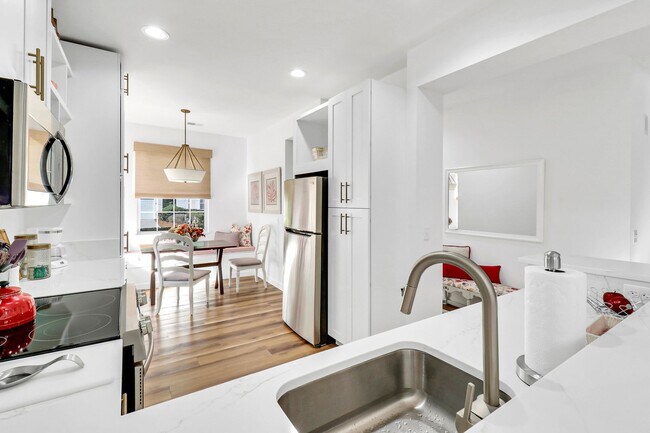 Building Photo - 39 Andover Pl