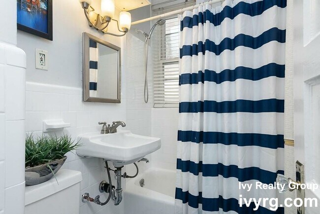 Building Photo - 70 Phillips St