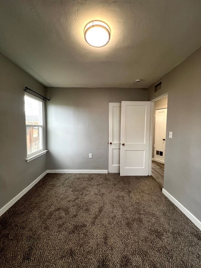 Building Photo - Non-refundable fee & security deposit total: $1275.00
