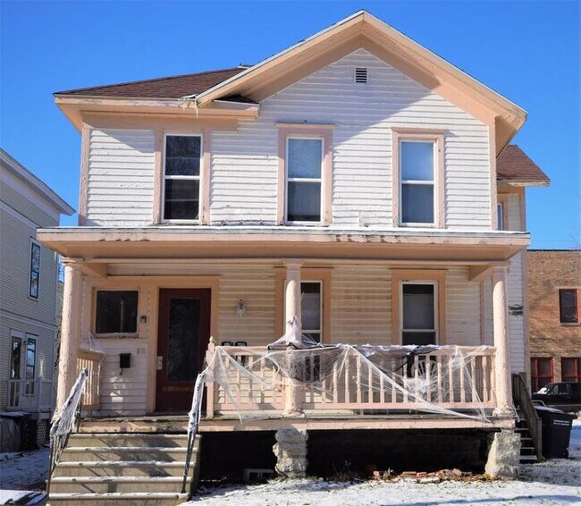 Downtown Studio 549 Jefferson St Oshkosh WI 54901 Apartment Finder