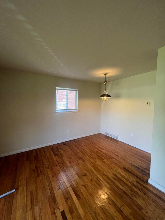 Building Photo - 3750 Buena Vista St