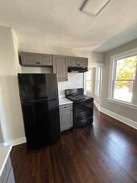 Kitchen - 7 Hunting St