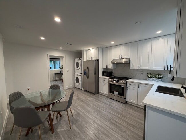 Building Photo - 3020 Normandie Ave