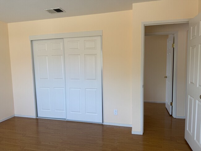 Building Photo - 964 Dawnview Ct