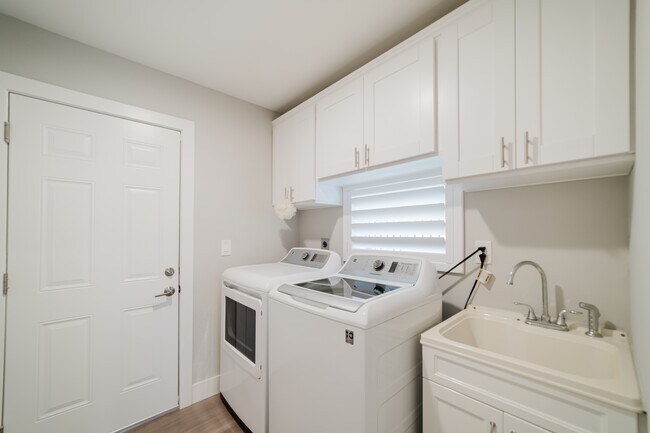 Building Photo - 7528 Navigator Cir