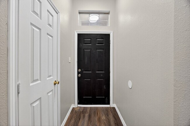 Building Photo - 3205 Carverly Ave