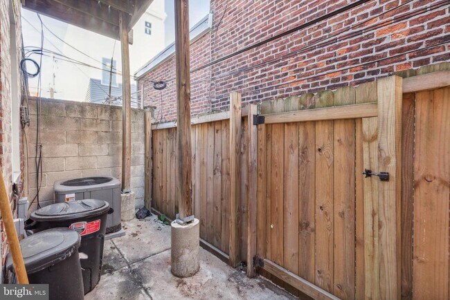 Building Photo - 1711 S 6th St