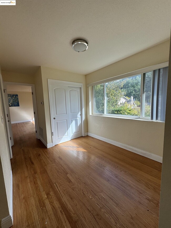 Building Photo - 8 Juniper Way