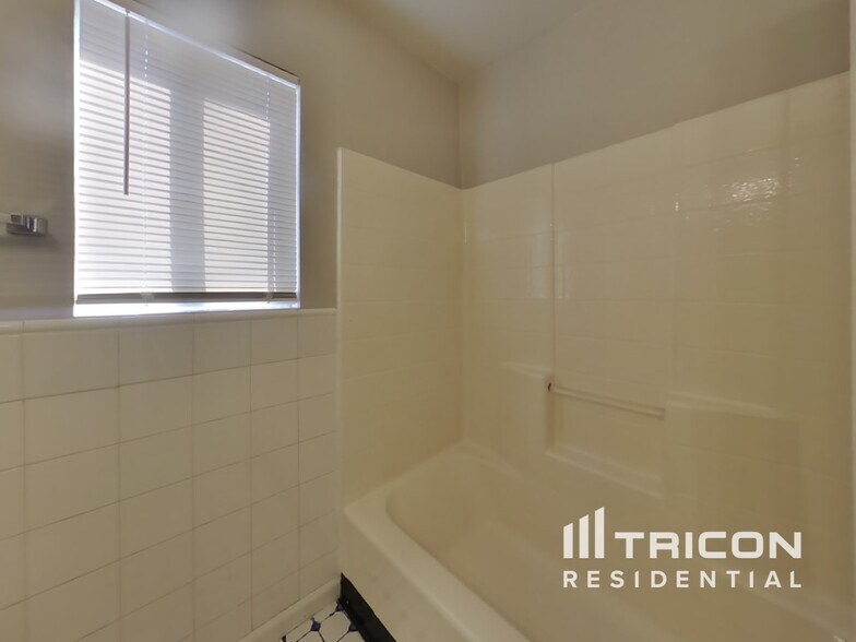 Building Photo - 9027 Warm Springs Cir