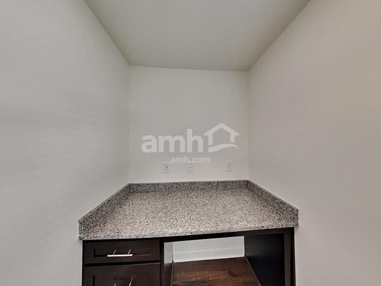 Building Photo - 593 Smt Vw Ln