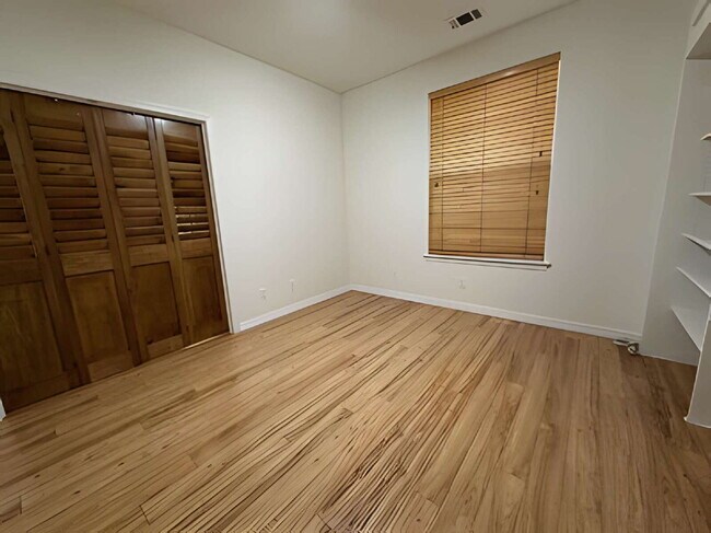 Building Photo - Prestigious Highlands Home for Lease