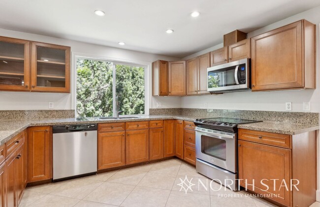 Building Photo - One Level Living in Lake Oswego