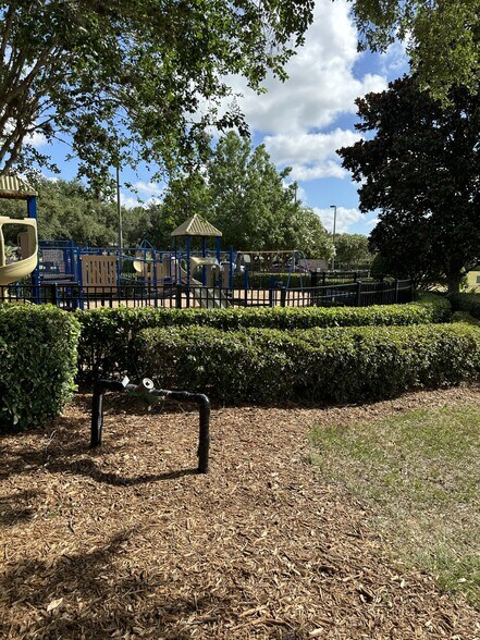 Building Photo - 4500 SW 52nd Cir