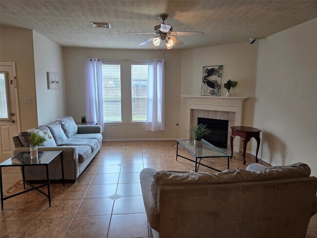 Building Photo - 6818 Stoneyvale Dr