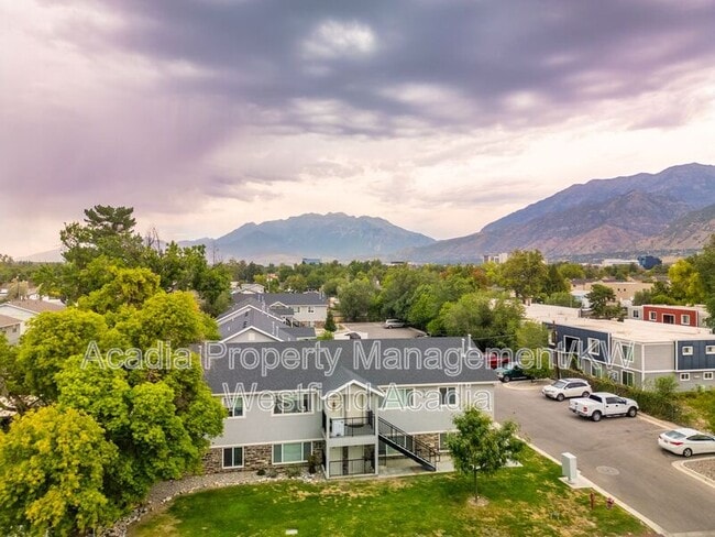 Primary Photo - 656 W Meadow Dr
