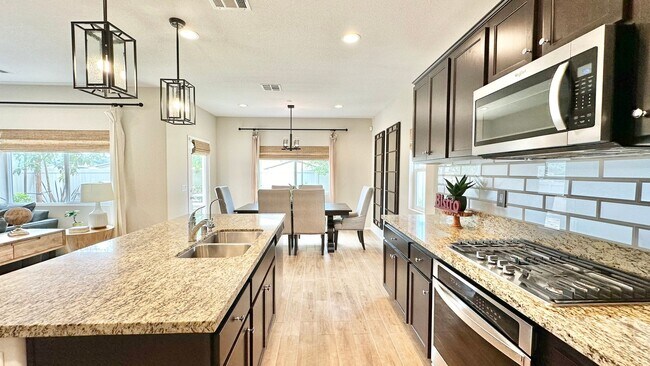 Building Photo - Beautiful "Model" Home in the Horse Creek ...