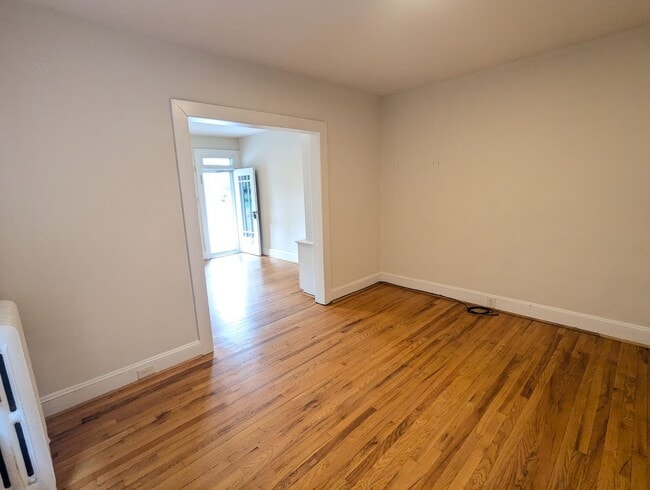 Building Photo - Charming Historic townhouse in downtown Frederick available mid June!