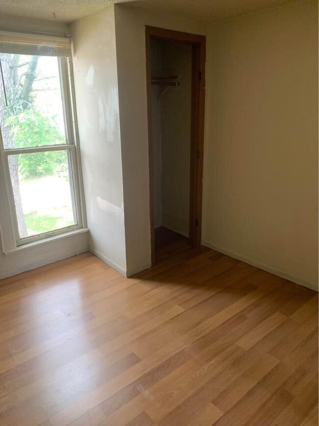 Building Photo - 3 Bedroom Student Rental Near UWEC